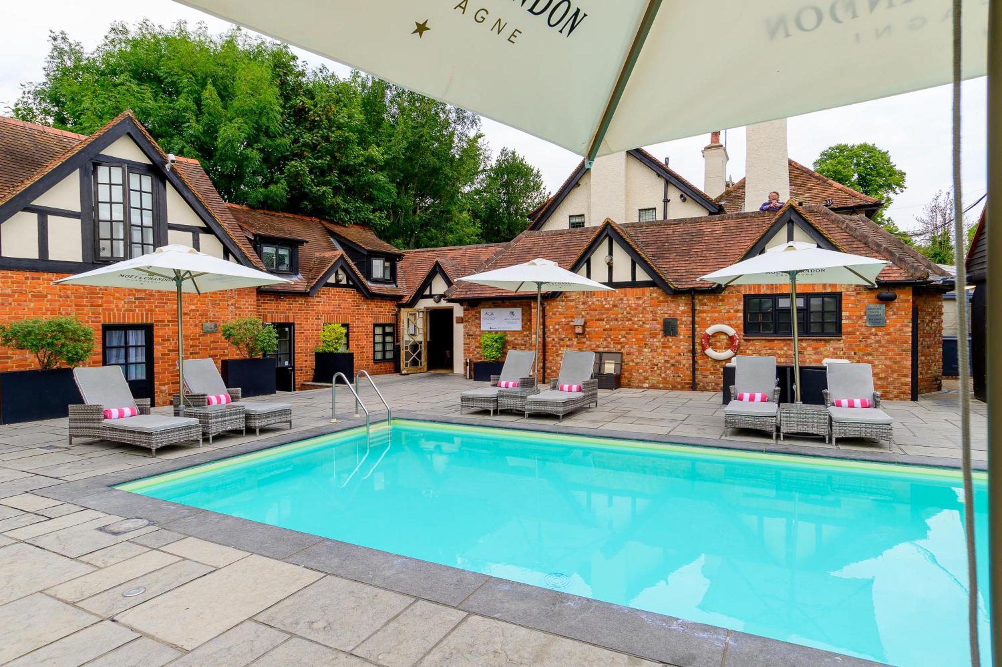 ホテル カルマ サンクタム オン ザ グリーン Cookham Dean エクステリア 写真